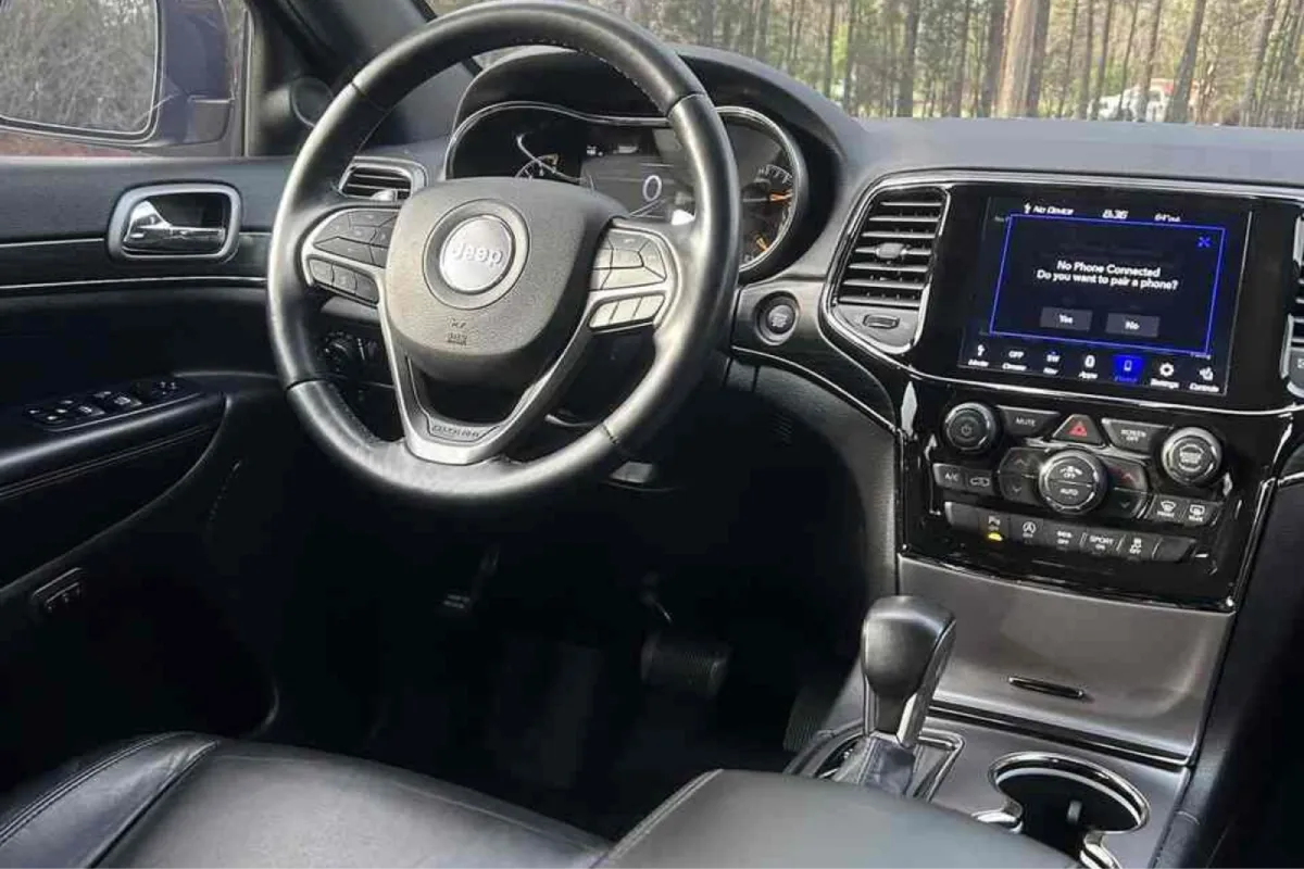 Professionally detailed Jeep interior with spotless center console and seats.